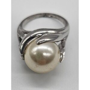 Vintage Elegant Silver Tone Ring with‎ Large Cream Pearl Statement Design